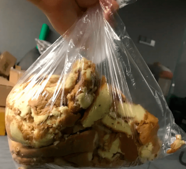 经济|宝妈低价购买“蛋糕边”引争议，父母给娃吃“边角料”寒酸吗？