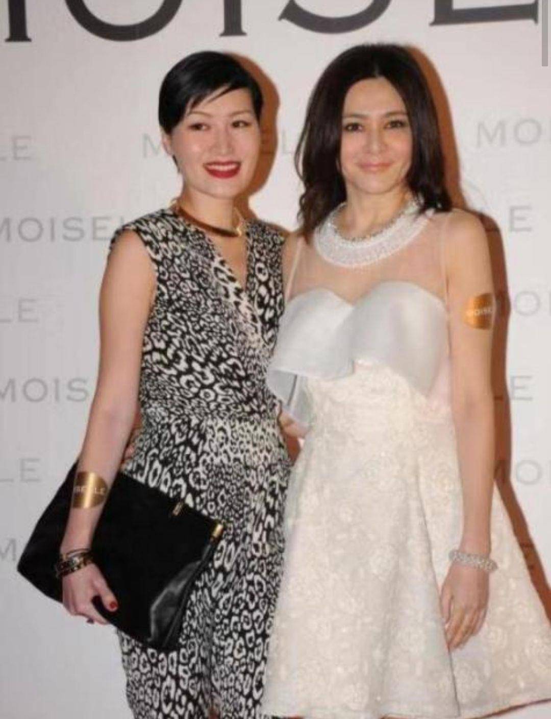 女神|关之琳简直就是不老女神,穿白色公主裙亮相,58岁仍有少女感