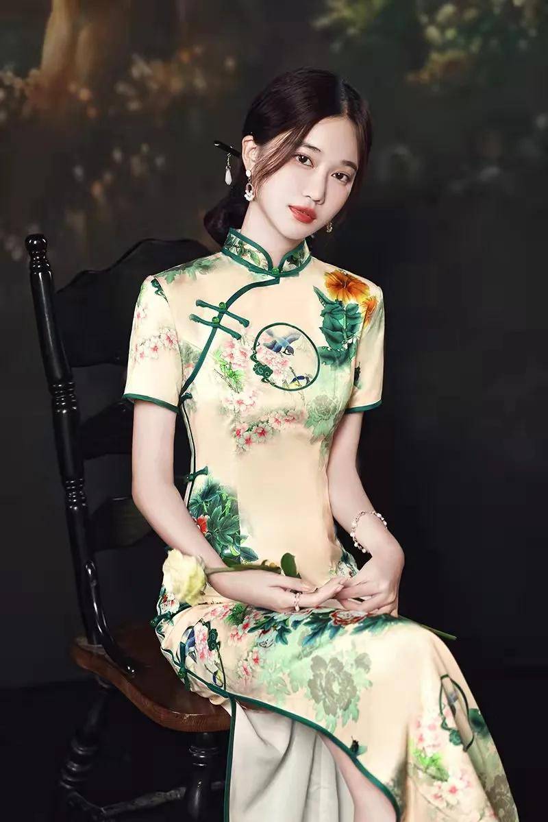 尤怜|我想作为一个女人,自从遇见一袭长裙改良旗袍,余生皆是欢喜!