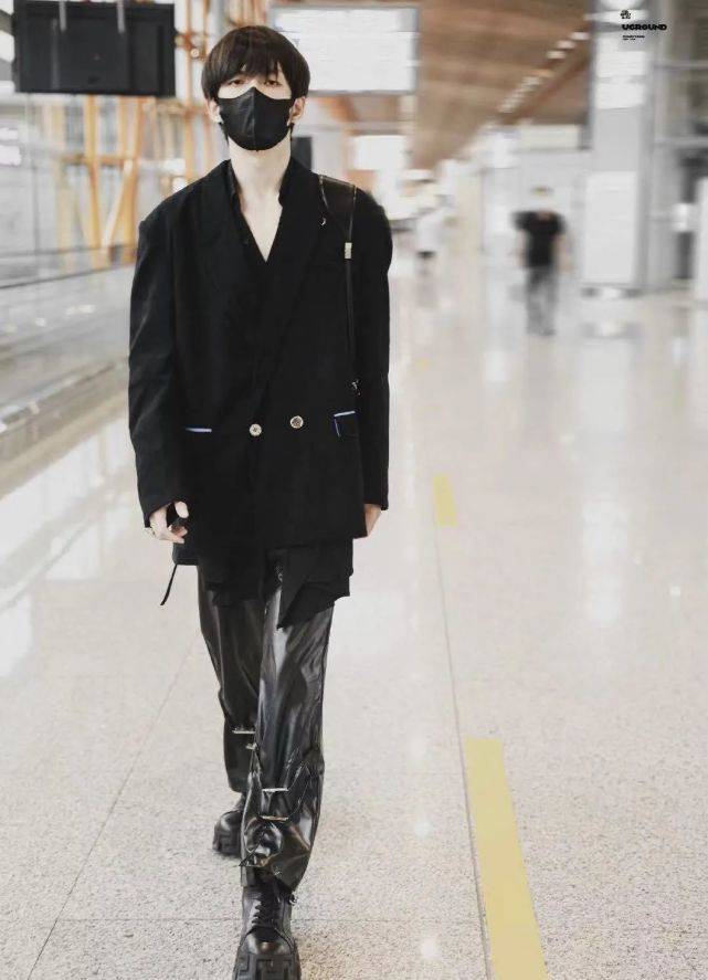 易姐|在吗,你喜欢什么类型的黑怕男孩?