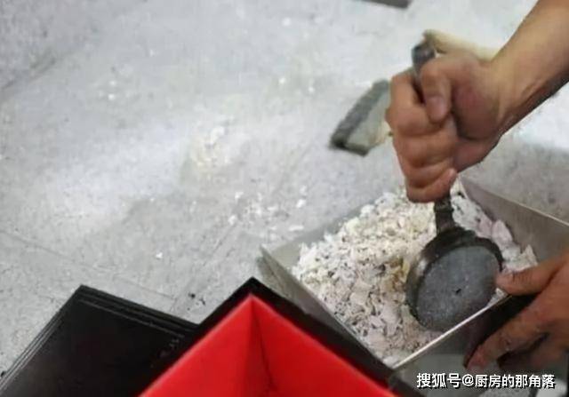 火葬场火化是一个什么样的过程,骨灰最终会变成什么?_处理方式