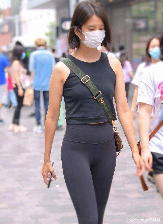 酷酷|酷酷装扮的瑜伽裤充满青春的时尚活力,气质十分出众,时尚前卫