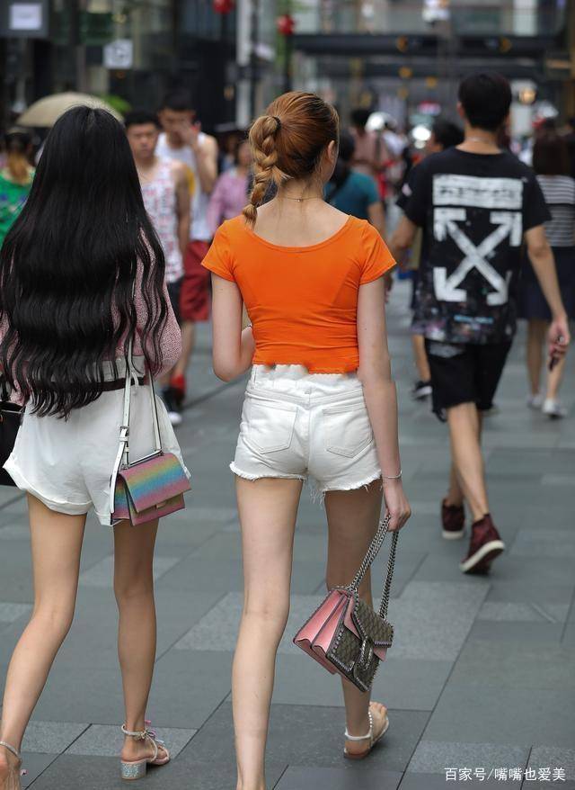 上衣|时尚质感的打底裤充满青春的运动活力，简约也是一种美，温婉可人