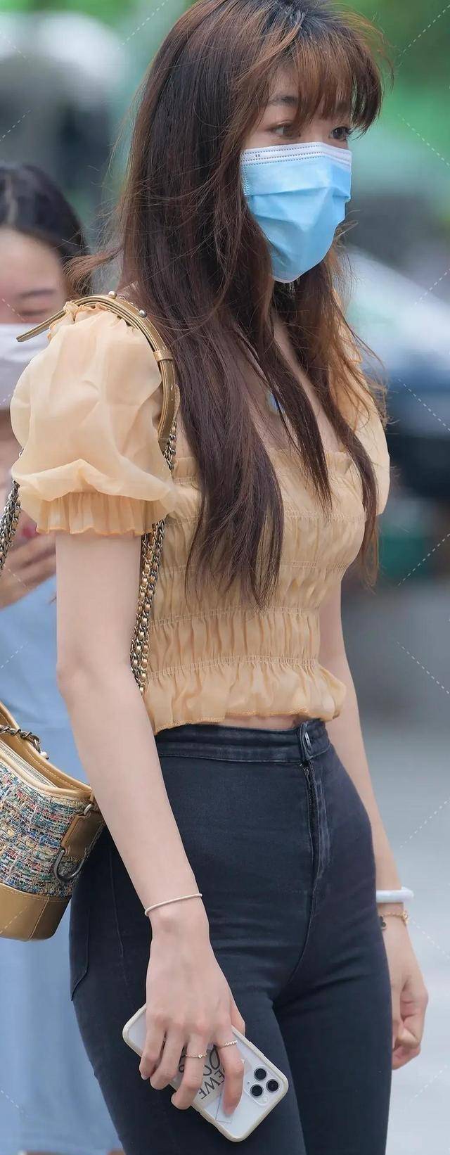 上装|“膀大腰圆”的女人，尽量远离阔腿裤，显胖又邋遢！