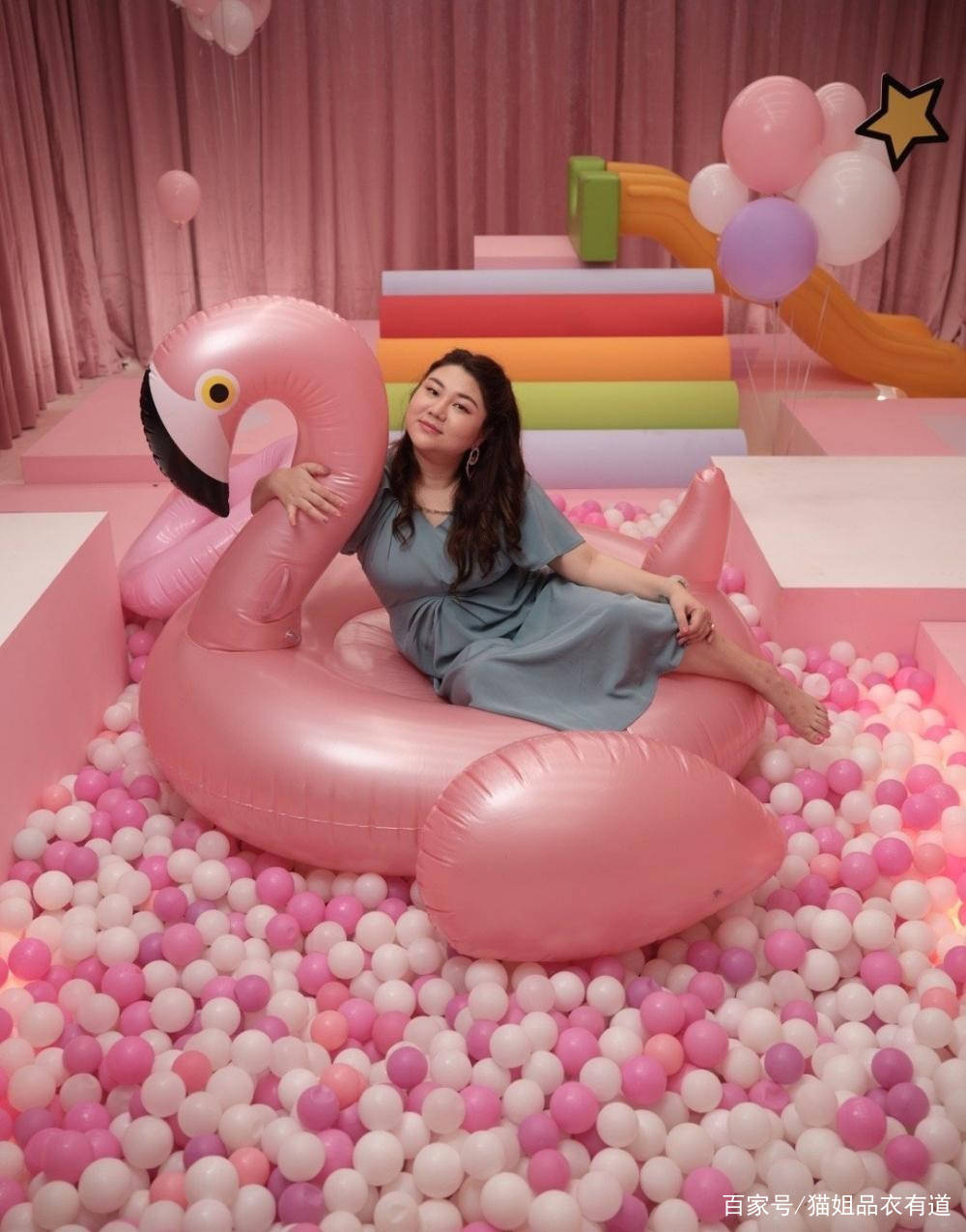 整体|一手捧红范爷的杨天真会穿，穿连衣裙也有小蛮腰，丰腴身材有看头