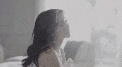 御姐|40岁柳岩走冷艳御姐风,湿发出镜妩媚动人,穿白西装裙好干练