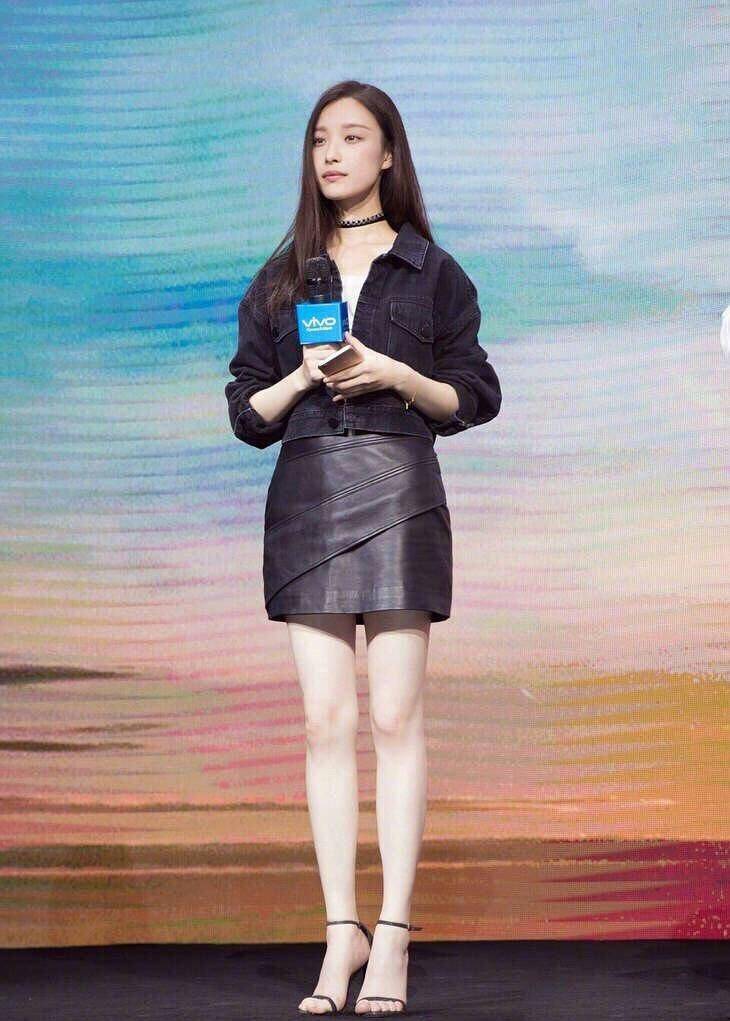 测评|女明星撞衫牛仔外套测评，秦岚的最具女人味，杨幂宋祖儿显魅力