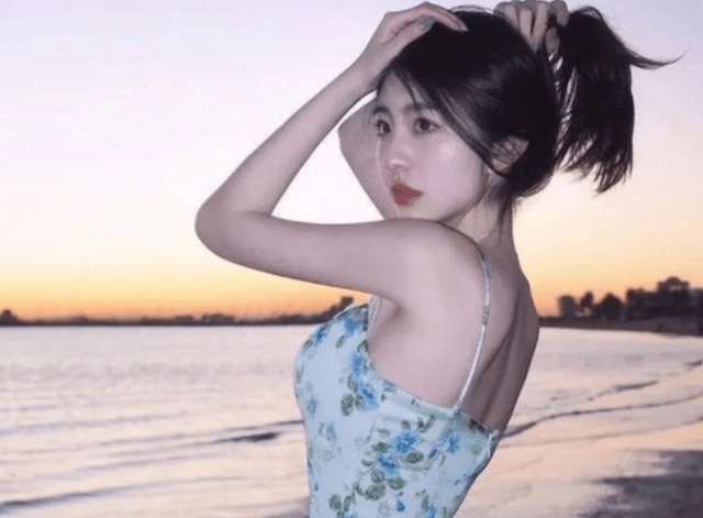 自律|19歲車模上熱搜，大長腿配小蠻腰引人注目，堅持健身功勞大