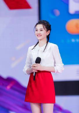 哪吒|宋祖儿的短裙出镜，小哪吒化身长腿女神，满屏的少女感！