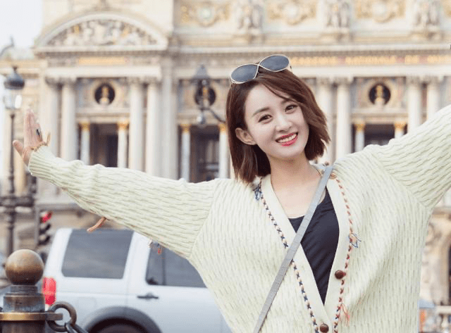 卷发|圆脸女孩也可以很高级!从发型与穿衣两方面改变,变美不止一点点