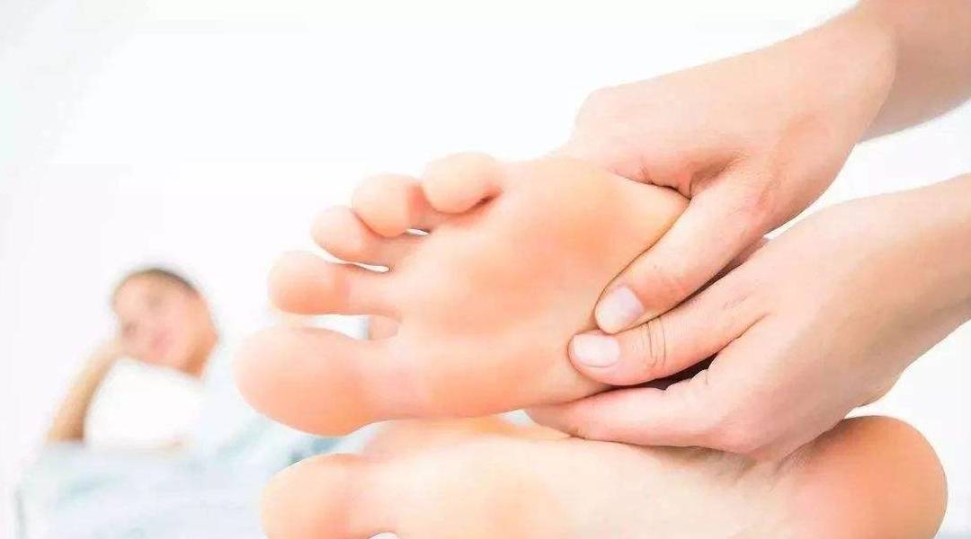 毒素|43岁男子深夜腹部疼，竟是肝硬化，提醒：日常2件事，是“大忌”