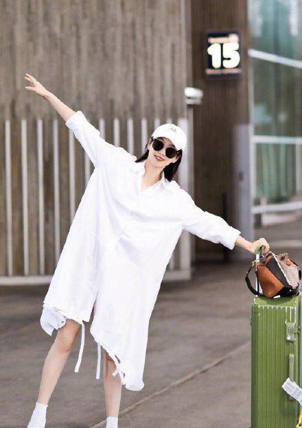 身材|“直男斩”白衬衫必须要有！宋祖儿变身“德善”，大表姐难掩霸气