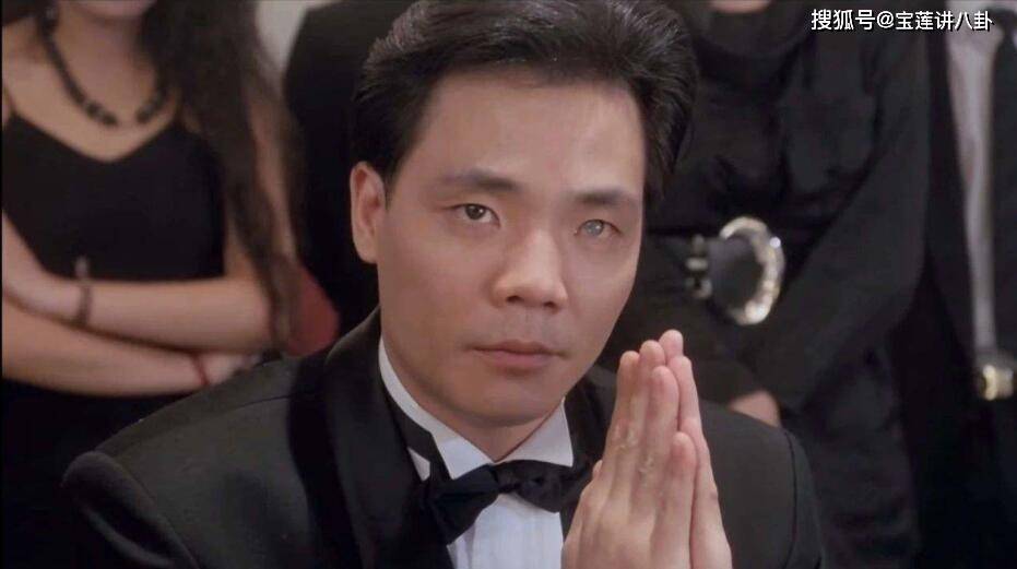 1989年,王晶拍了一部《赌神》,拉来了周润发和刘德华主演,这部电影