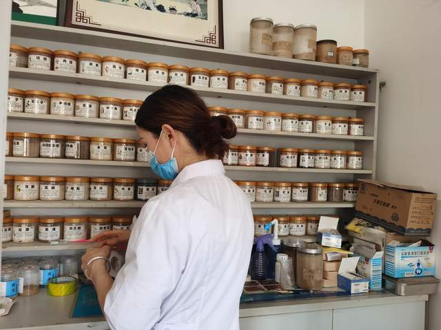 官渡|昆明这位医生有点怪，不打针不输液，儿科疗效出奇患者络绎不绝