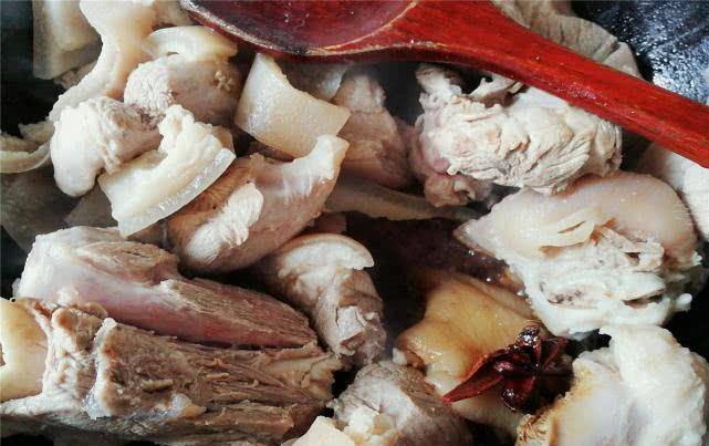 猪脚怎么炖好吃不油腻视频 01d3866ced9f4ed1a499078482227966.jpeg