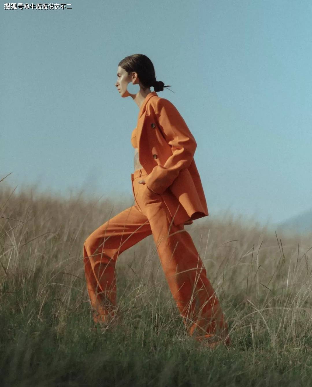 都靠|都靠这些颜色,拯救了我不想穿黑白灰的秋天