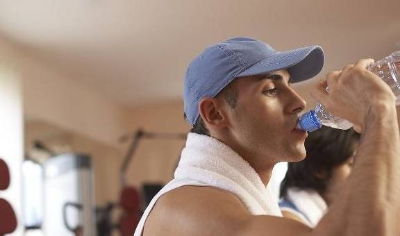 肾脏|喝水越多尿越多，多喝水真的会伤肾？让专家来告诉你