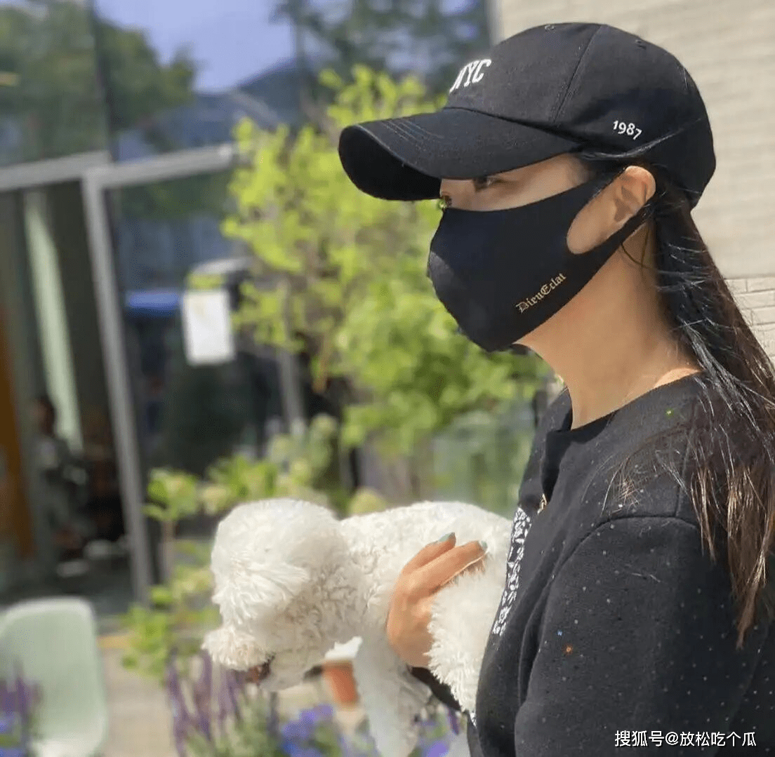 配饰|40岁以上的女人不懂得搭配，快学学金喜善的穿搭对比
