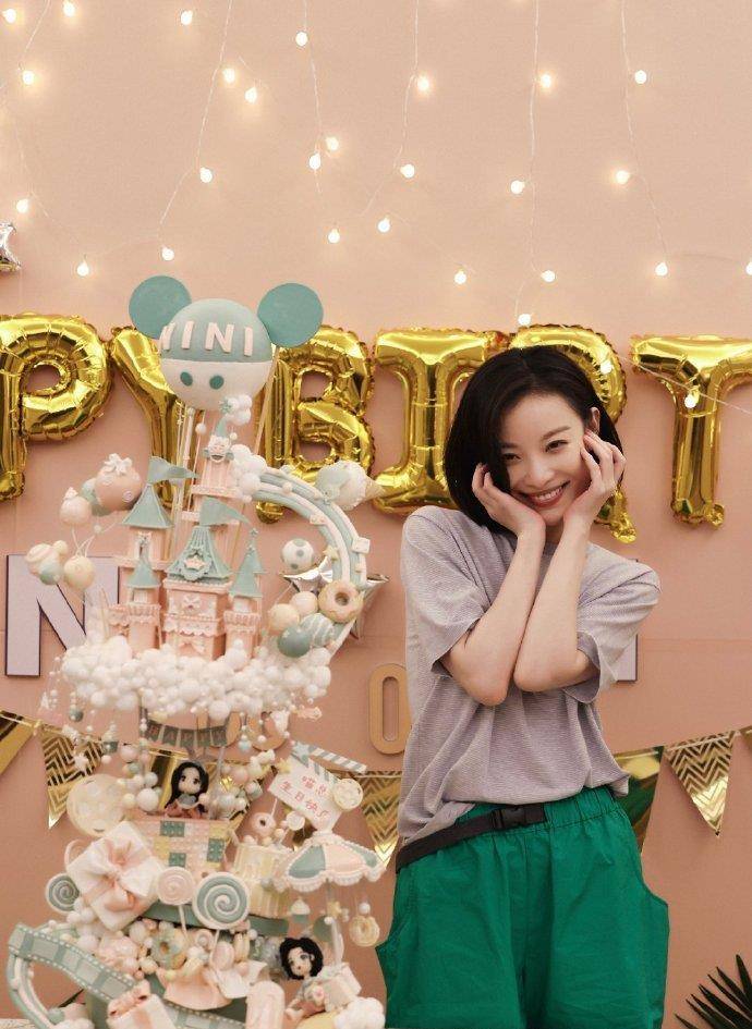 状态|33岁的倪妮气质真好，穿T恤配短裤，低调简约又接地气！