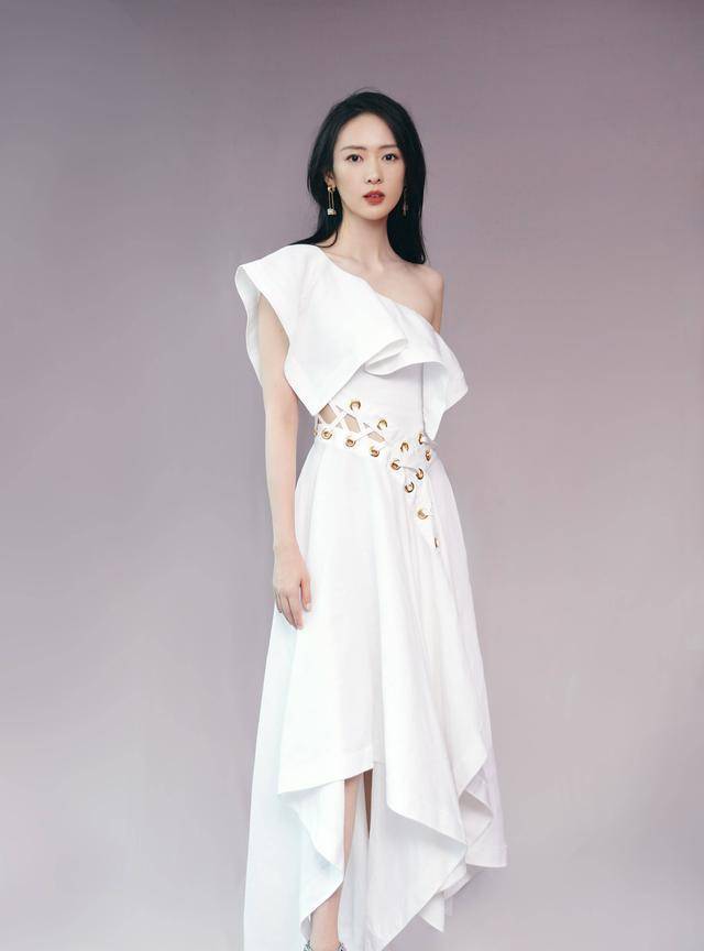 真丝|?童瑶现在真是既帅气又温柔,穿卡其色衬衫配亮片西装裤,看着好酷