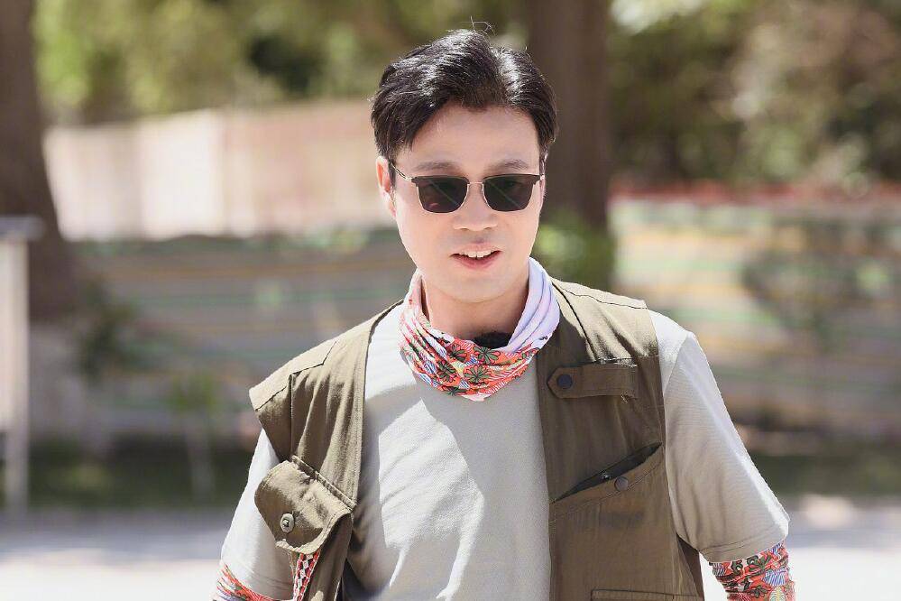 原创何洛洛真的不适合极挑黄明昊说出了关键岳云鹏补刀更准确