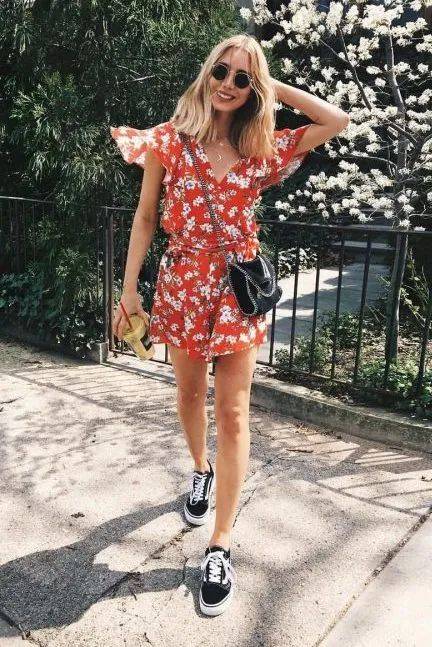 小白|今夏“裙子+运动鞋”这样穿,就是美得不一样!