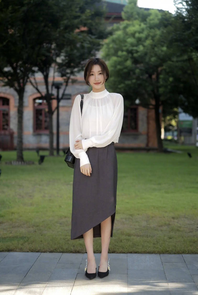 长度|今年突然火了一种穿法：过膝长裙＋低跟鞋，时髦高级还显腿长