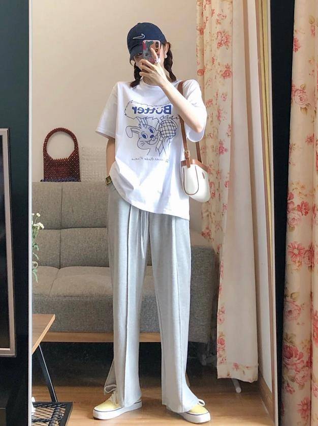 进行|“阔腿裤＋运动鞋”怎么搭更好看？掌握这些时髦小技巧，减龄大气