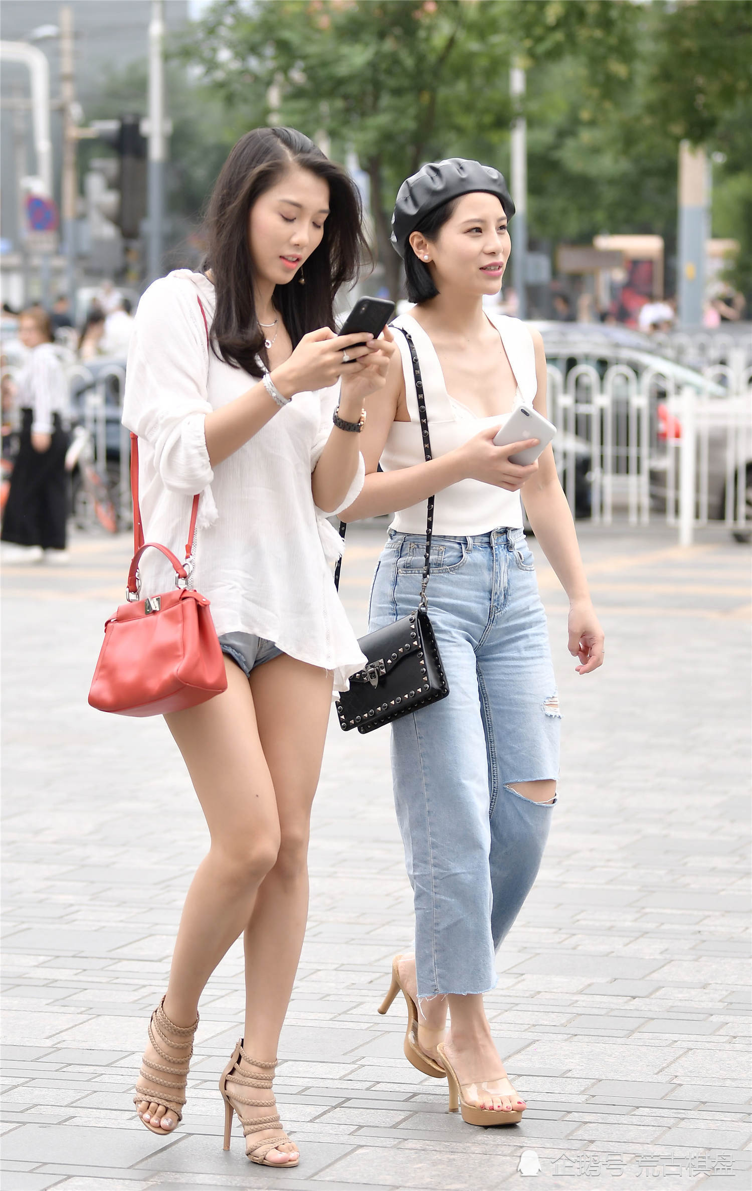 高跟鞋|和姐妹一起逛街，穿着高跟鞋，你会选择什么款式呢？