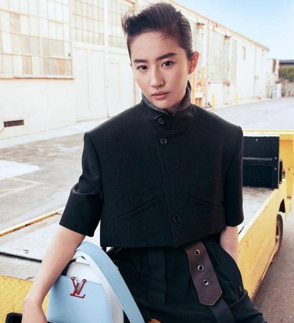 好身材|?又被刘亦菲惊艳了，挑战二次元粉发造型，又甜又酷令人心动