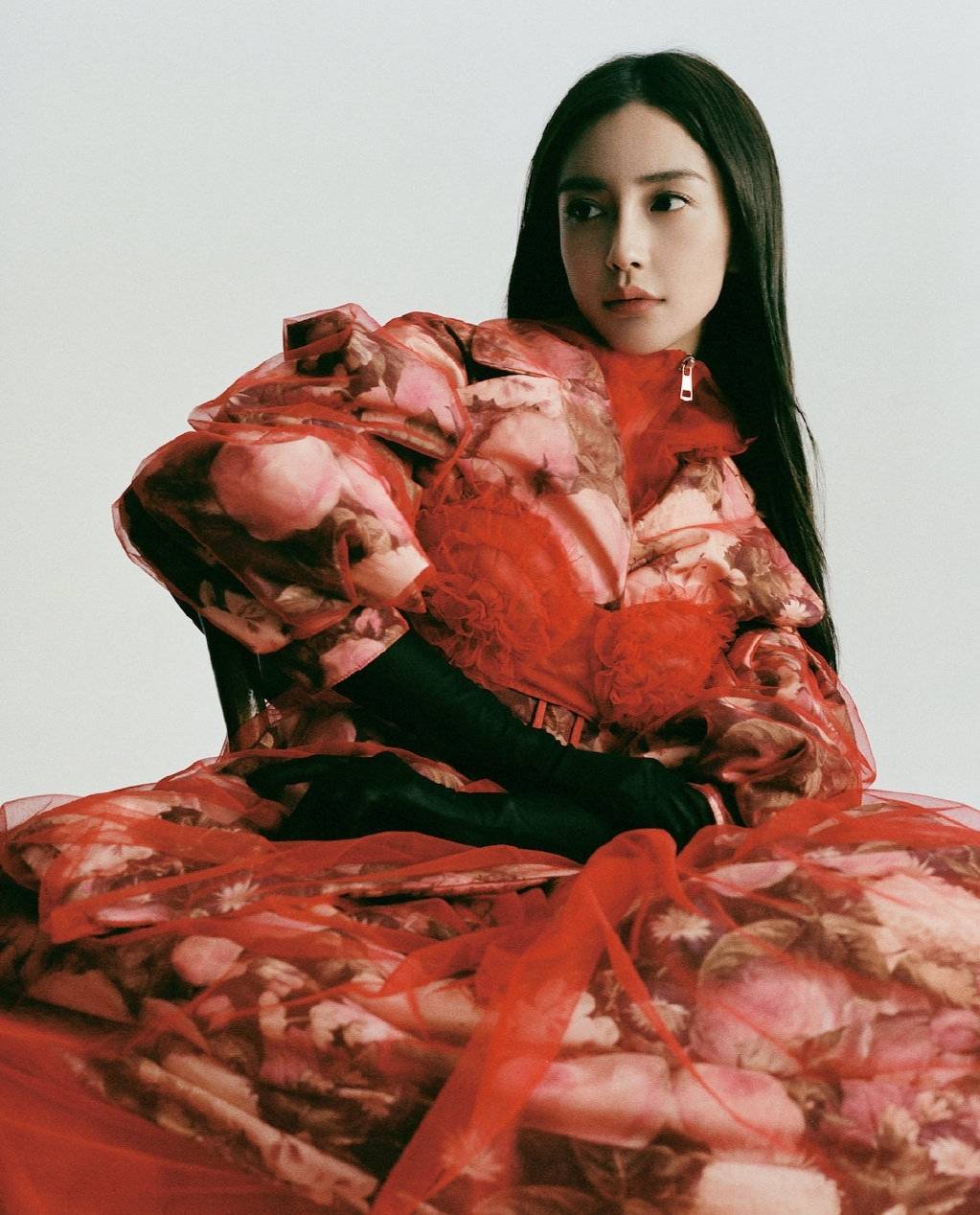 黑色|31岁杨颖真抢眼,穿卡其色波点衬衫复古典雅,一点不像做妈的人