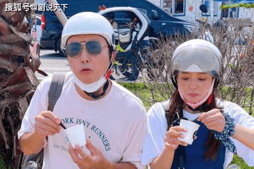 文世允|44岁金喜善综艺近照：皮肤白里透红状态减龄，和年轻人同框也不输