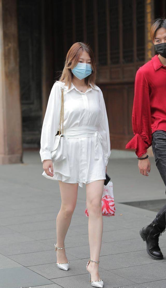 风情|青春时尚的连衣裙穿搭显出女性时尚魅力，展示时尚风情，美美出街