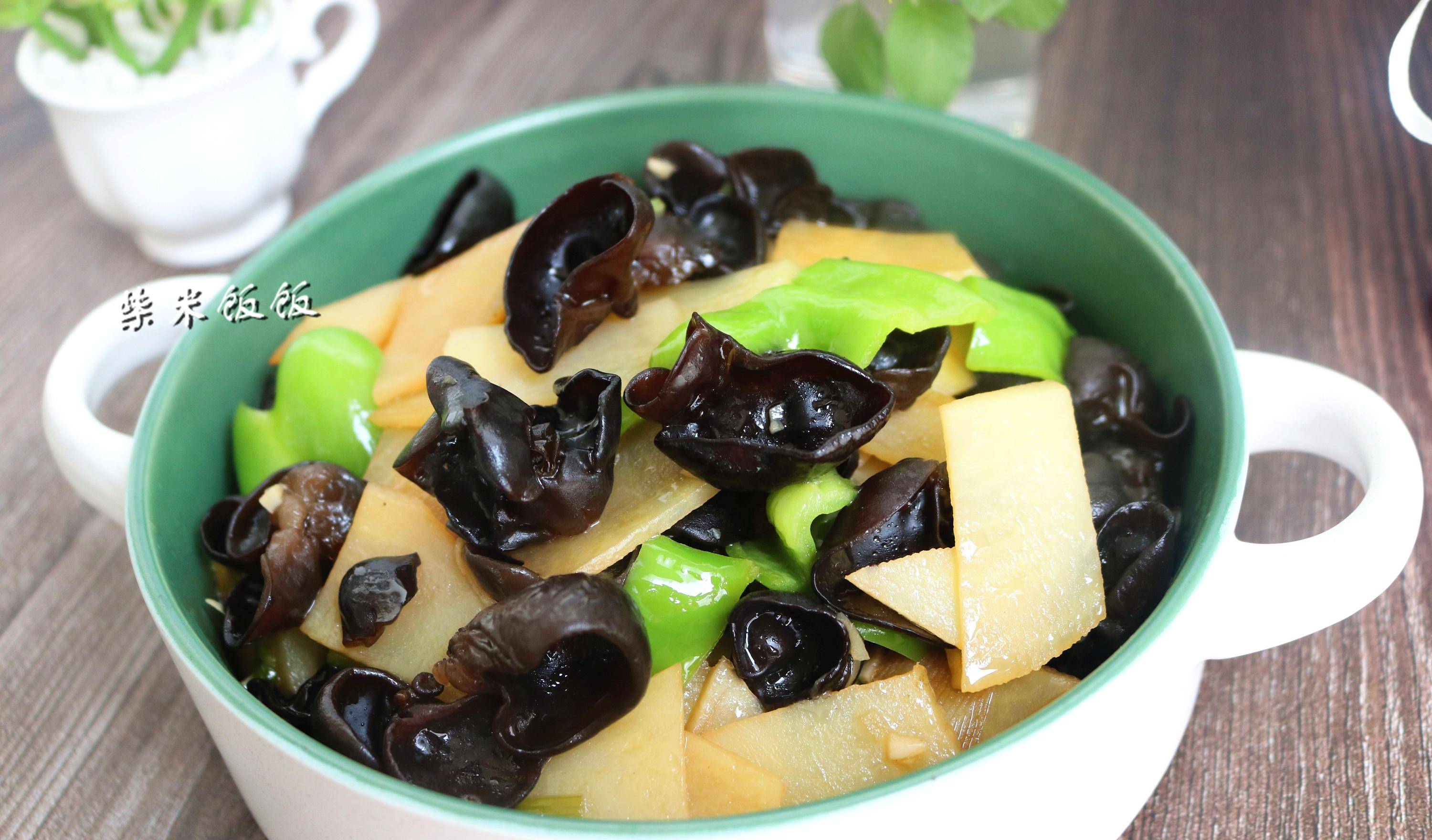 这三样一起炒 味道鲜还管饱 晚餐最爱它 不知不觉就变瘦 食材