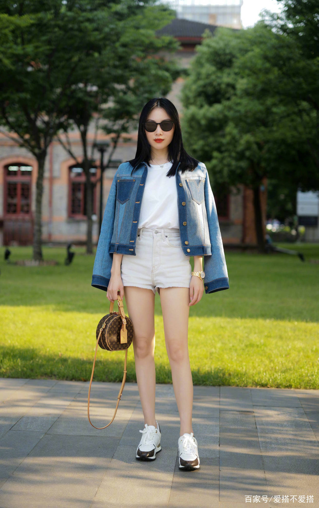 豆沙|告别黑白色，入手这几款“彩色服装”，显白又减龄，适合黑黄皮