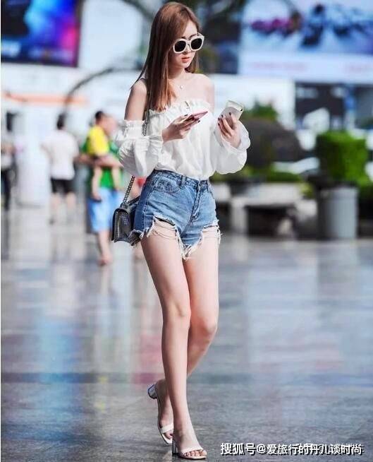 身材|秋来广州美女街拍时尚穿搭，“越秀”越时尚越发的美丽，多姿多彩