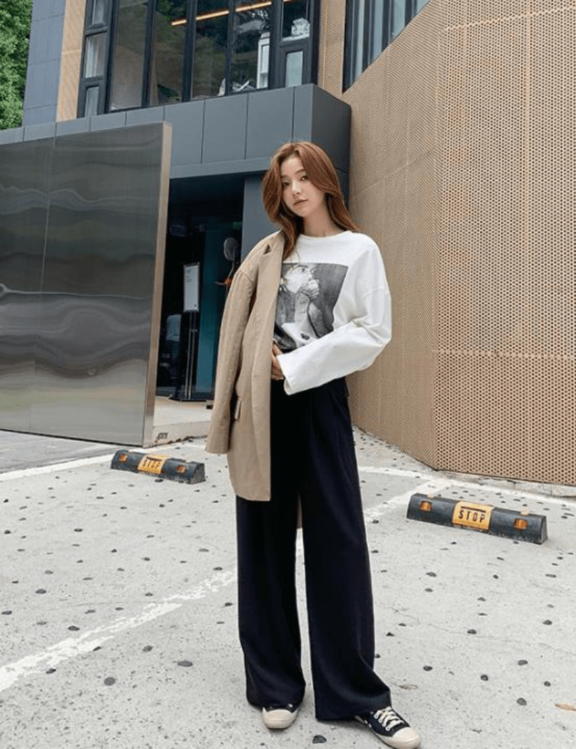 颜色|2021年入春流行“拖地裤+平底鞋”,简约舒适时髦,太好看了