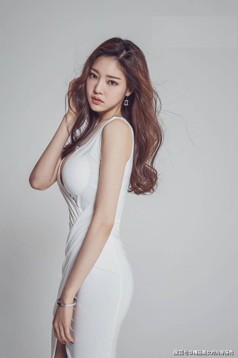 时尚|知性又优雅的礼服穿搭，简约的设计却穿出了不一样的优雅气质