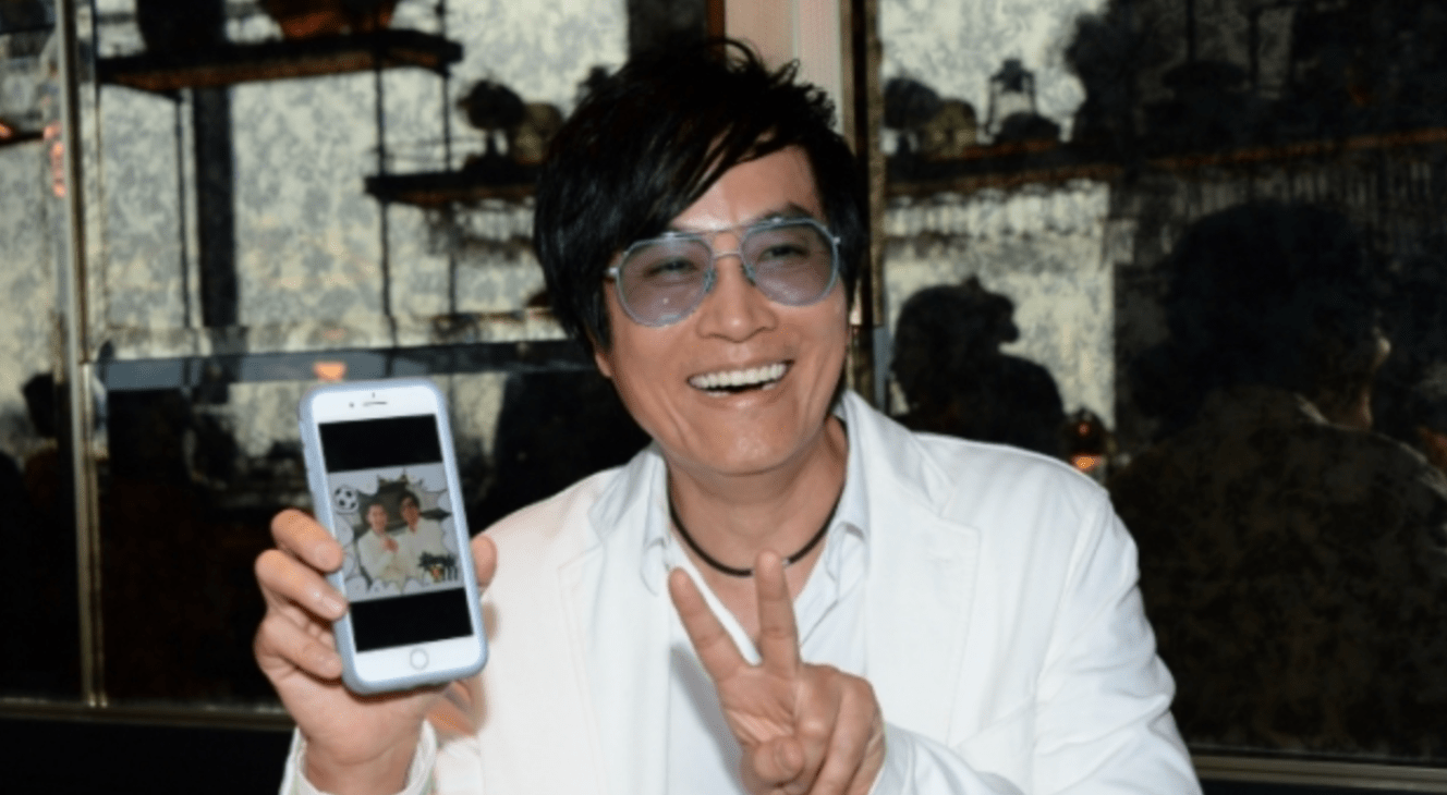 59岁陈庭威与寇鸿萍叙旧土豪气质不减略显发福仍未婚享受单身