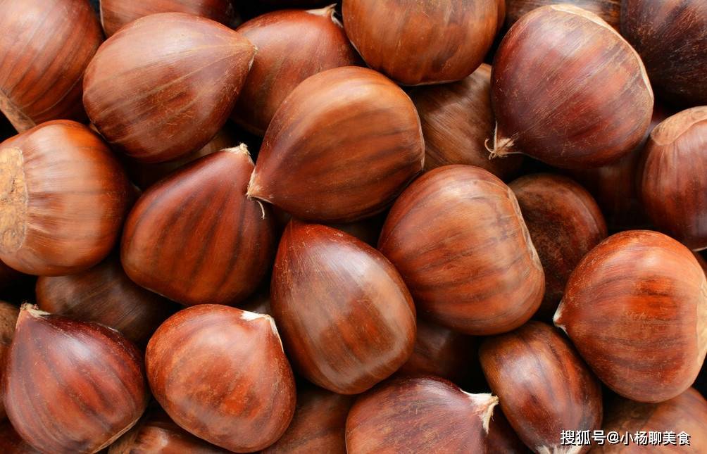 买板栗 挑圆的还是扁的 牢记3点 个个粉糯香甜又新鲜 时候