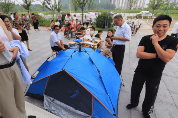 时代|排队抢幼儿园时代或成过去，多地幼儿园一孩难求，空余不少学位