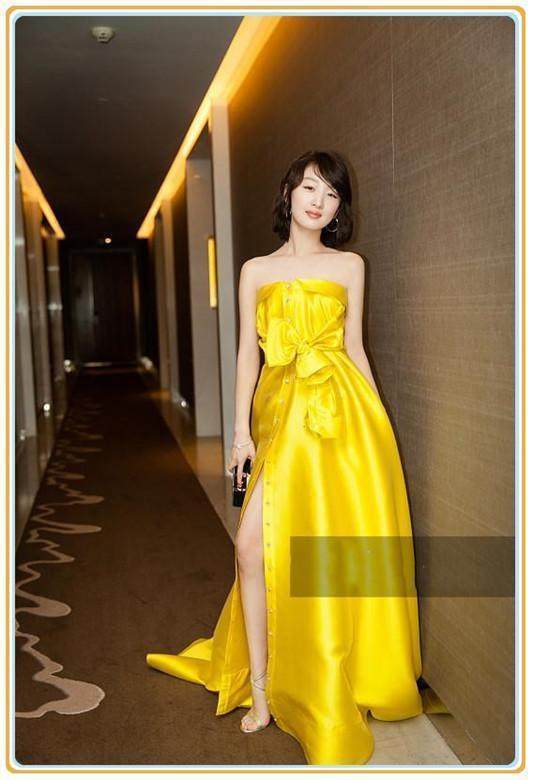 金色|当宋祖儿和周冬雨同穿金色裙,网友:终于见识到扮嫩的最高境界!