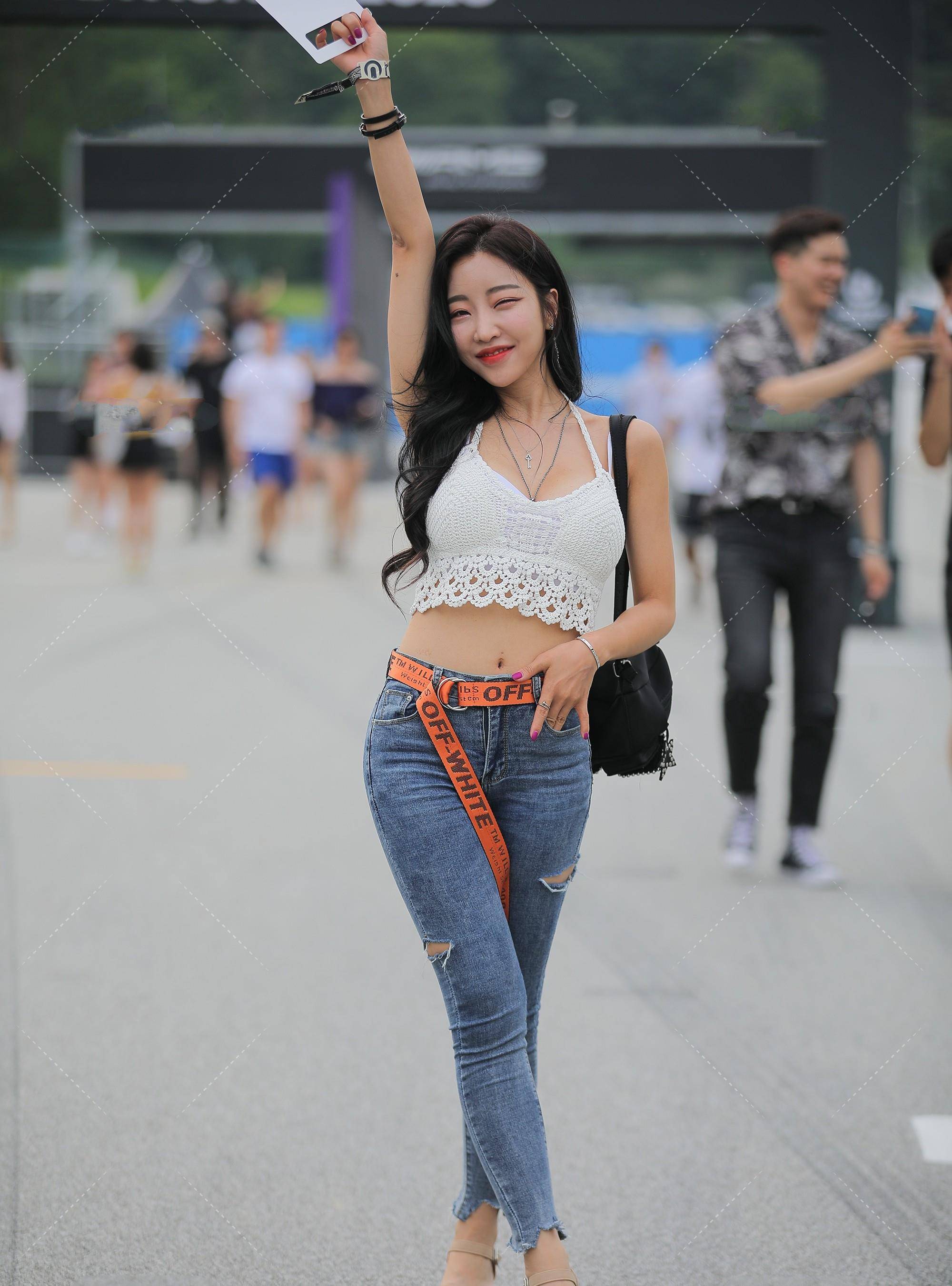 怎么穿才能穿出聚拢的感觉 c2345b4b795945e7b3384422056becdf.jpeg