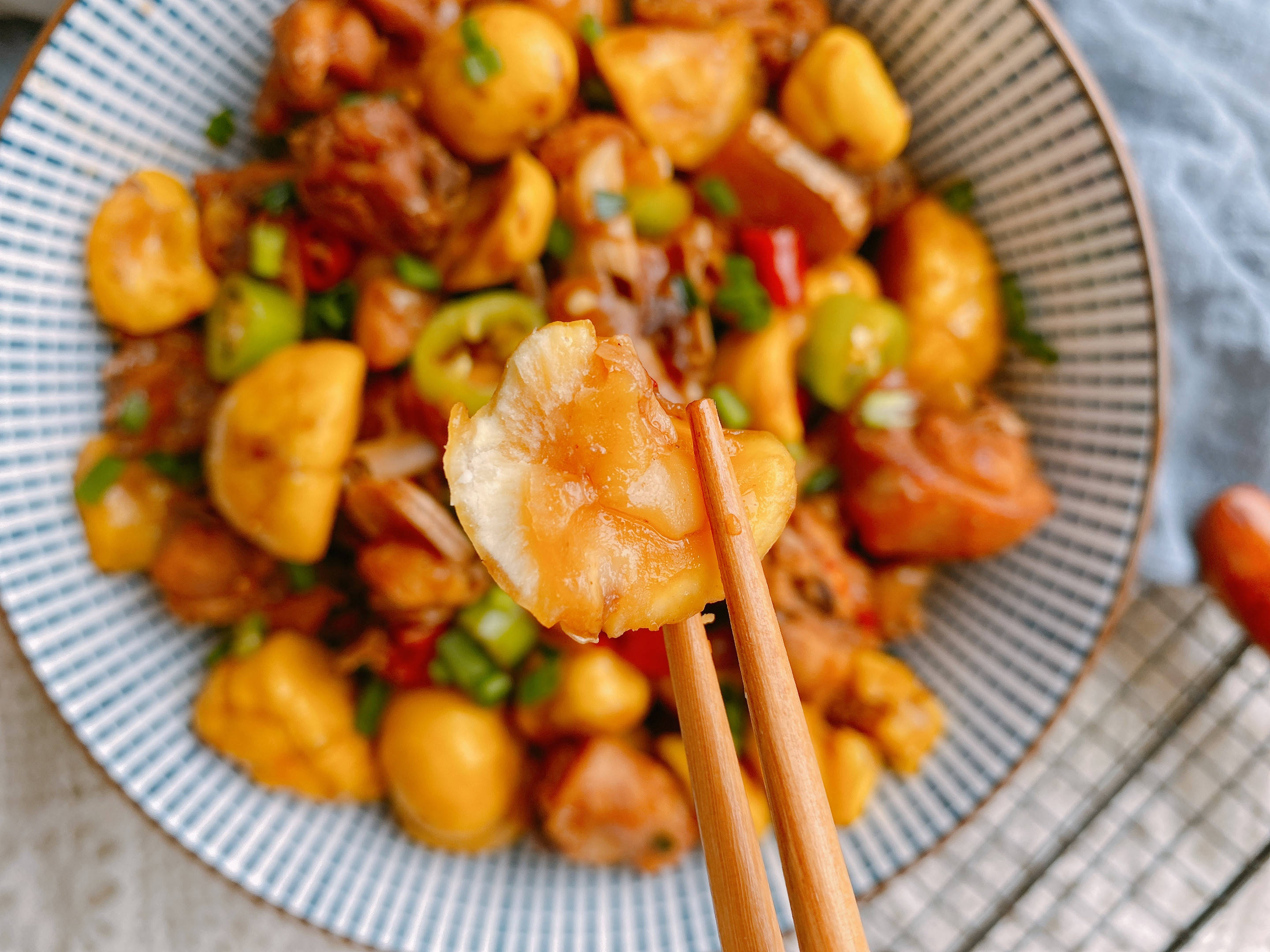 板栗|秋风起栗子香,板栗烧鸡来一道,2分钟教会你,营养丰富秋补必备