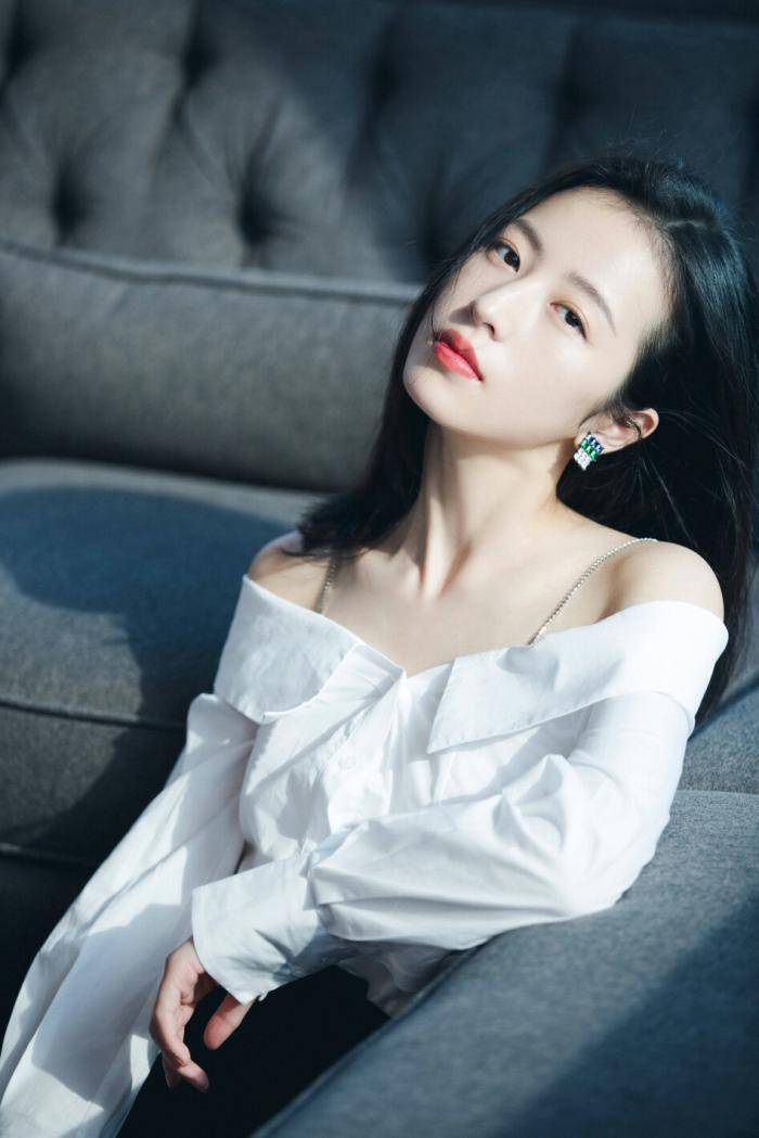 鲜肉收割机复旦校花情书收到手软凭网剧爆红如今成人气女星