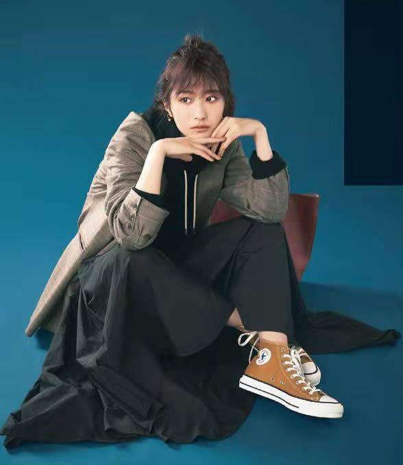 米色|越看越喜欢！13套最美的金秋“流行穿搭”，穿衣高手也为之叹服