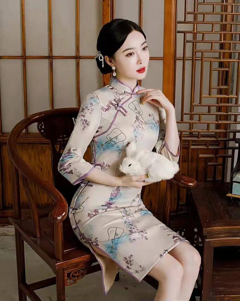 青春|美丽的中国旗袍,漂亮的小家碧玉!它的柔美青春无不令人瞩目!