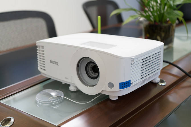 投影仪|办公好手 更是全能多面手 BenQ E540智能高亮投影仪