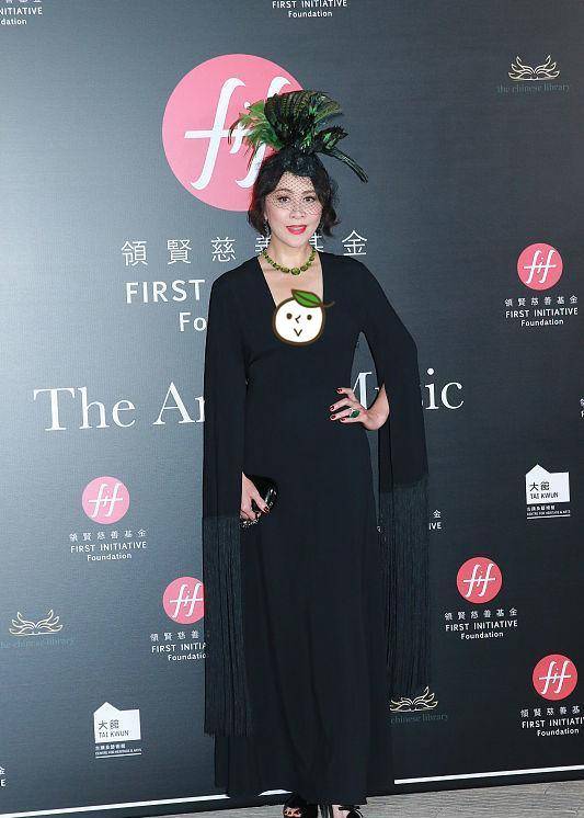 服装|刘嘉玲虽然保养得很好,但是审美真的很奇怪,像是棵“凤梨”