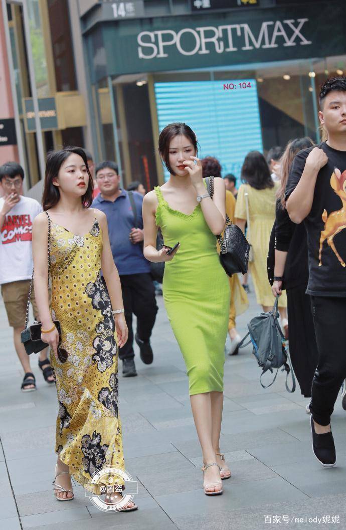 高跟|时尚精致的打底裤穿搭衬托优美的线条，气质十分出众，充满童趣